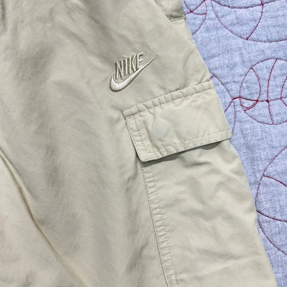 Nike Cargo Pants Beige Unlined Utility Woven / Mens Medium